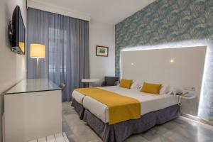 Posteľ alebo postele v izbe v ubytovaní Atarazanas Málaga Boutique Hotel