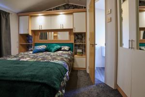 Krevet ili kreveti u jedinici u objektu Luxury 2 Bed Static Caravan Willingham