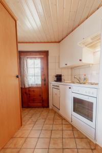 A kitchen or kitchenette at Studio avec vue sur les montagnes