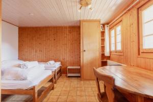 A bed or beds in a room at Studio avec vue sur les montagnes