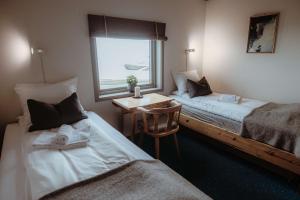 Halne Fjellstugu tesisinde bir odada yatak veya yataklar