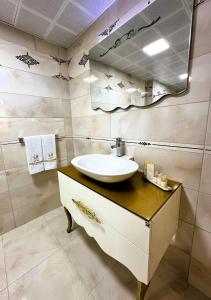 a bathroom with a sink and a mirror at AQUA MARINN SPA&WELLNESS in Yalova