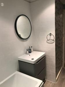 Ένα μπάνιο στο 'Dartmouth View' appartment in Kingswear
