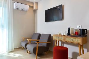 TV a/nebo společenská místnost v ubytování Lotus Rise Hotel - Adults Only