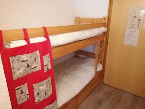a couple of bunk beds in a room at Appartement Le Grand-Bornand, 2 pièces, 5 personnes - FR-1-241-164 in Le Grand-Bornand
