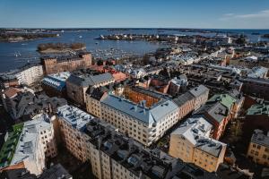 Nespecifikovaný výhled na destinaci Helsinky nebo výhled na město při pohledu z apartmánu