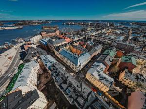 Nespecifikovaný výhled na destinaci Helsinky nebo výhled na město při pohledu z apartmánu