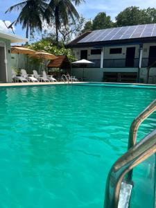 Piscina di Hotel Randiya Anuradhapura o nelle vicinanze