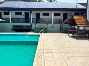 Piscina di Hotel Randiya Anuradhapura o nelle vicinanze