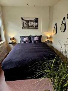 A bed or beds in a room at Begijnhof Historica Tongeren