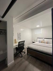 a bedroom with a bed and a desk and a chair at Marvelous Modern apartment at perfect location in Mount Vernon