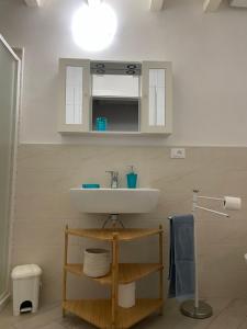 Koupelna v ubytování Casa L'Isola di Sara + 34 fotografií