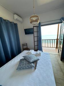 Postel nebo postele na pokoji v ubytování Amelia Beach Apartments