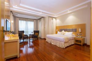 Three Steers Hotel客房内的一张或多张床位