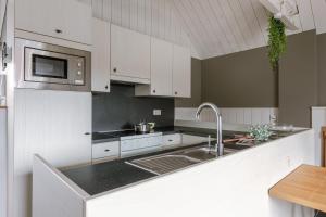 O bucătărie sau chicinetă la Huswell - Cosy two bedroom apartment in Middelkerke