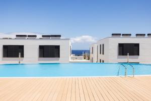 AbadesにあるHome2Book Casa Ewelin Pool & Terrace Abadesの大型スイミングプール