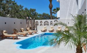Bazén v ubytování Lotus Rise Hotel - Adults Only nebo v jeho okolí