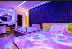 Un pat sau paturi într-o cameră la Motel Desireé
