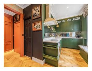 a kitchen with green cabinets and a sink at Boutique Studio in Putney,Wimbledon in London