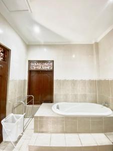 a large bathroom with a tub in a room at Imogen Yogyakarta in Yogyakarta