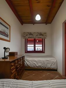 a bedroom with a bed and a window at Casa de Campo con vista al mar in Chanco