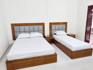 A bed or beds in a room at Asroy Guest House