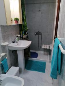 Ένα μπάνιο στο Apartamento Eume en Pontedeume