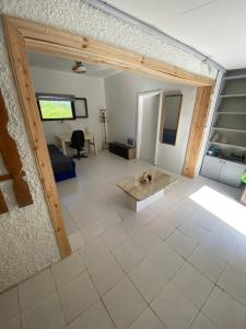 a living room with a couch and a table at יחידת דיור בסביבה ירוקה ושקטה בצמוד למכללת אורנים in Oranim