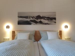 two beds sitting next to each other in a bedroom at Haus Sabine Fewo Bergliebe in Wallgau