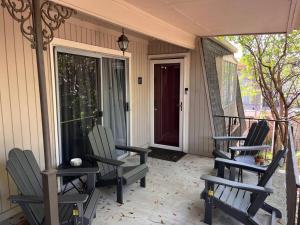 Healing Haven King Bed Suite的休息区