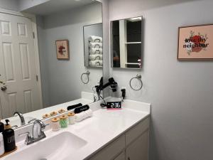 达拉斯Healing Haven King Bed Suite的相册照片
