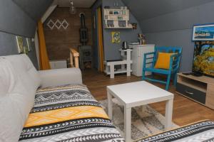 Posezení v ubytování 4NORTH Tiny house on the Durmitor's ring