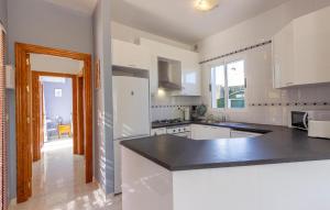 Η κουζίνα ή μικρή κουζίνα στο Stunning Home In Mazarrón With Kitchen