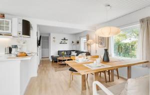 a kitchen and living room with a table and a dining room at 3 Bedroom Cozy Home In Sjllands Odde in Tjørneholm