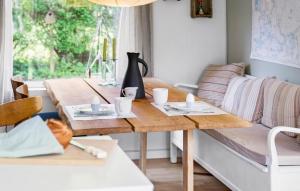 a living room with a wooden table and a couch at 3 Bedroom Cozy Home In Sjllands Odde in Tjørneholm