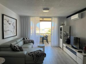 a living room with a couch and a television at Dachterrassen Wohnung Teneriffa in Callao Salvaje