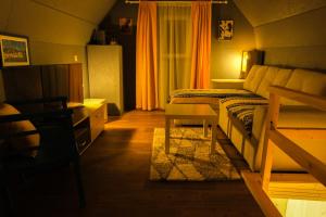 Posezení v ubytování 4NORTH Tiny house on the Durmitor's ring