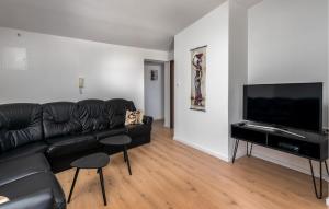 Televízia a/alebo spoločenská miestnosť v ubytovaní Stunning Apartment In Novi Vinodolski