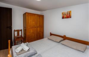 Posteľ alebo postele v izbe v ubytovaní Stunning Apartment In Novi Vinodolski