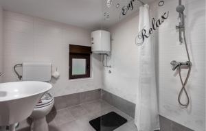 Kúpeľňa v ubytovaní Stunning Apartment In Novi Vinodolski