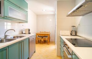 Кухня или мини-кухня в Awesome Apartment In Roquetas De Mar
