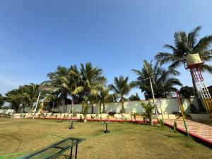 Puutarhaa majoituspaikan Gundiwala resort ulkopuolella