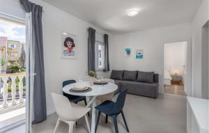 a living room with a table and chairs and a couch at Cozy Apartment In Selce With Kitchen in Selce