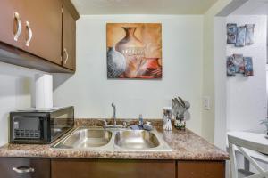 Gallery image of El Centro Retreat Near Local Parks and Golf Courses in El Centro +16 photos