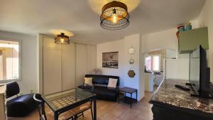 Kuchyň nebo kuchyňský kout v ubytování Appartements de l'Eglise
