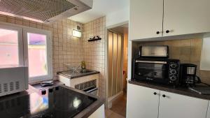 Kuchyň nebo kuchyňský kout v ubytování Appartements de l'Eglise
