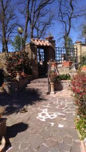 Un jardín fuera de Poggio della Roverella Country House