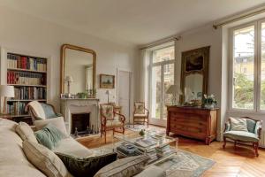 a living room with a couch and a fireplace at LE Saint Martin in Versailles