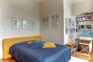 a bedroom with a bed and a desk in it at LE Saint Martin in Versailles