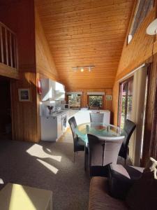 a kitchen and living room with a table and chairs at 3 Bedroom Lodge Lanteglos 17 in Lanteglos